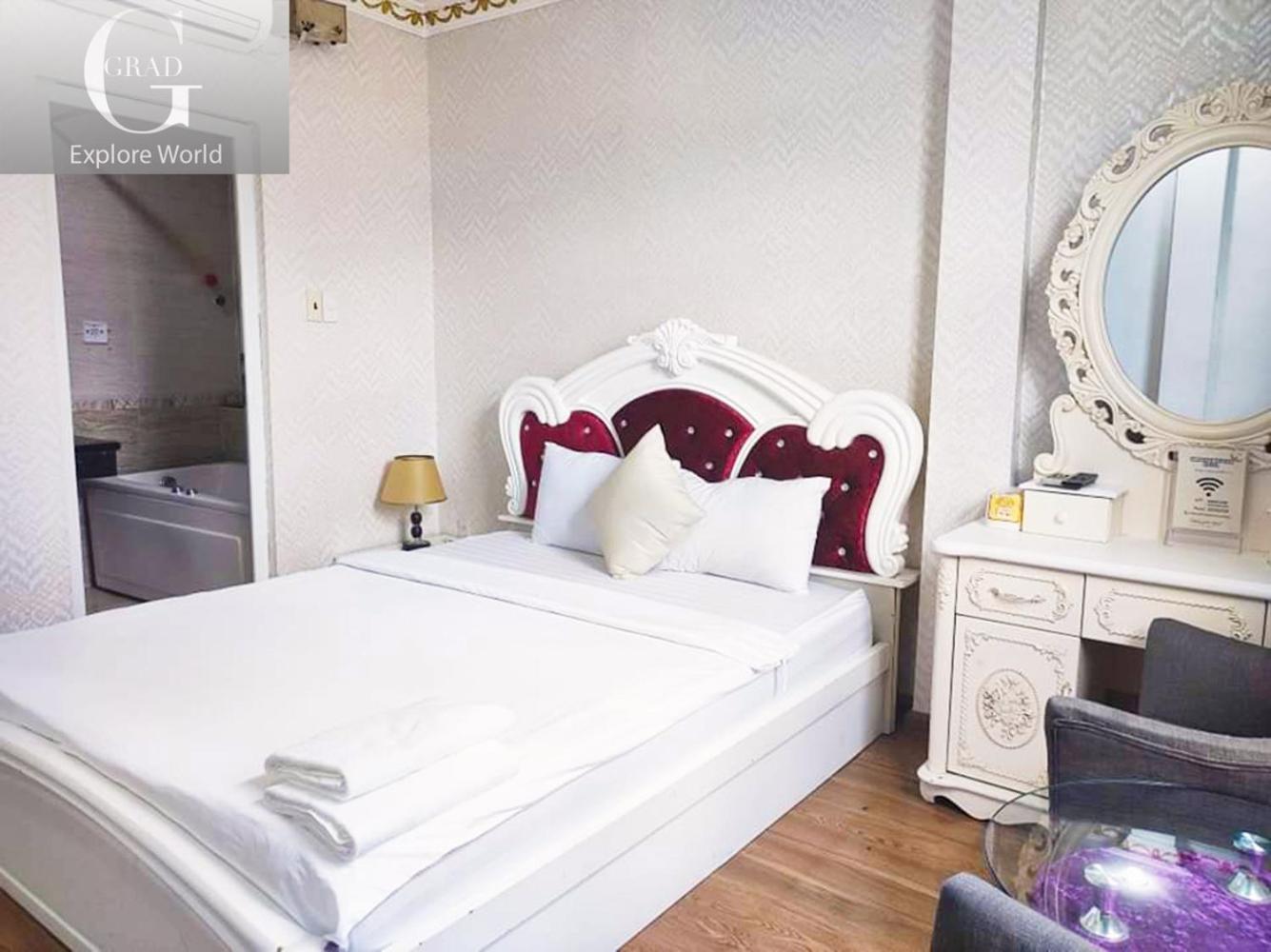 Grad Crowne - Bui Vien Khách sạn 3*